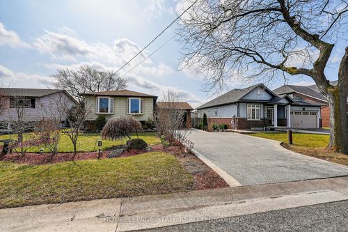 9 Sidare Crt, Grimsby, ON, L3M4E8 | Card Image