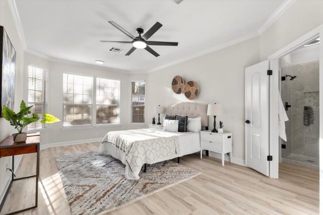 Primary bedroom - on the main level | Image 21