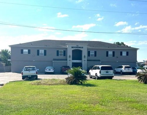 17-4854 Pontchartrain Dr, Slidell, LA, 70458-5822 | Card Image