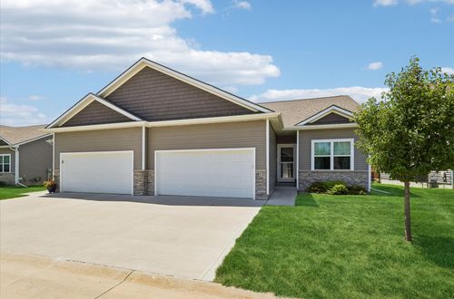 812 Pinehurst Way, Polk City, IA, 50226-8010 | Card Image