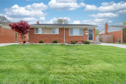 30081 Balmoral St, Garden City, MI, 48135-2085 | Card Image