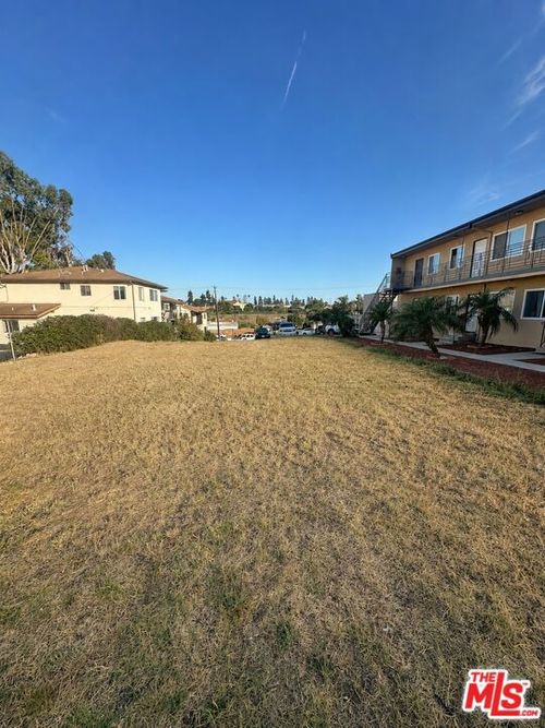 335 Warren Ln, Inglewood, CA, 90302-3113 | Card Image