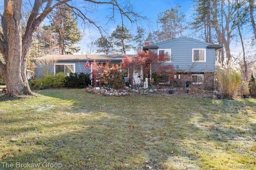 10490 Green Rd, Goodrich, MI, 48438-9050 | Card Image