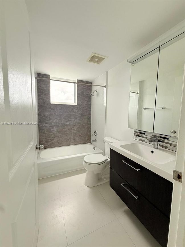 APT-3306 - 1250 S Miami Ave, Condo with 3 bedrooms, 2 bathrooms and null parking in Miami FL | Image 15
