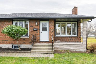 239 Dundas St W, Home with 5 bedrooms, 6 bathrooms and 4 parking in Belleville ON | Image 2