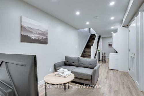 1-104 Wellington St N, Hamilton, ON, L8R1N3 | Card Image