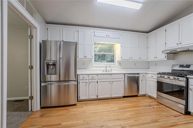2140 Deer Trl, House other with 3 bedrooms, 2 bathrooms and 4 parking in Suwanee GA | Image 10