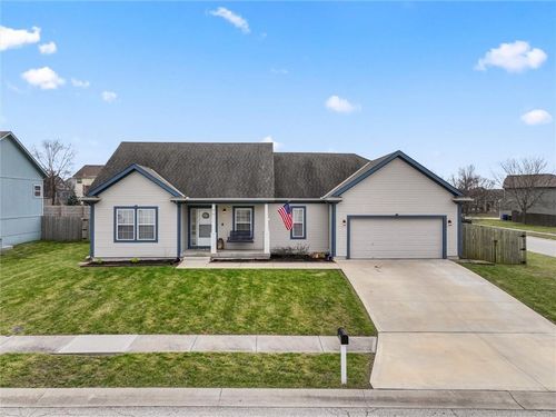 9811 E 219th Cir, Peculiar, MO, 64078-8533 | Card Image