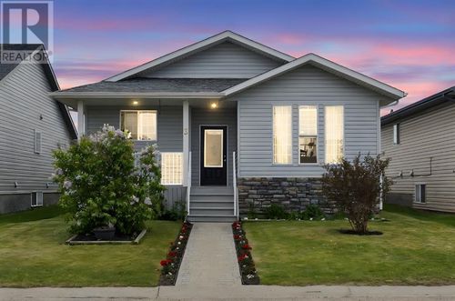 3 Taylor Dr, Lacombe, AB, T4L2N8 | Card Image