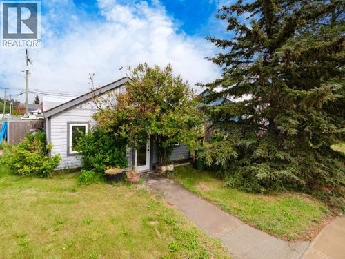 606 Ogilvie St, Whitehorse, YT, Y1A2S8 | Card Image