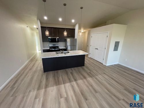 2-9308 W 32nd St Street, Sioux Falls, SD, 57106 | Card Image