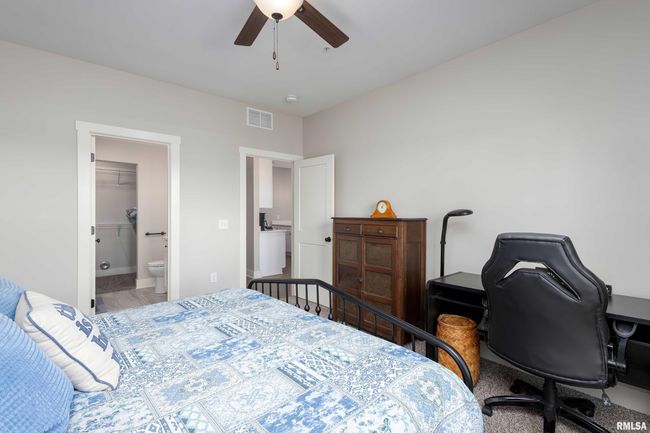 3036 Shanes Way, Condo with 2 bedrooms, 2 bathrooms and null parking in Bettendorf IA | Image 17