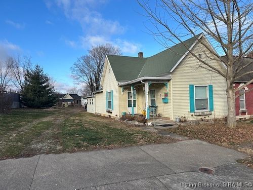 604 N Main St, Salem, IN, 47167-1827 | Card Image