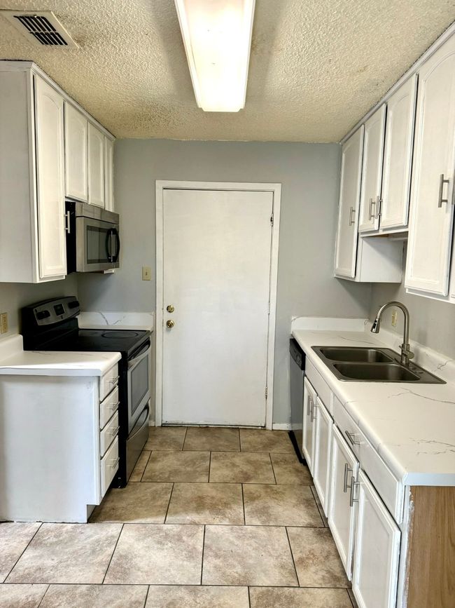 3400 Ambassador Row, Townhouse with 3 bedrooms, 3 bathrooms and null parking in Dwg TX | Image 7