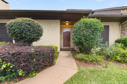 2017 Heatherbrook Dr, Grapevine, TX, 76051-3049 | Card Image