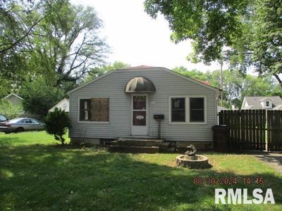 1421 S 6 Th Street, House other with 1 bedrooms, 2 bathrooms and null parking in Pekin IL | Image 1