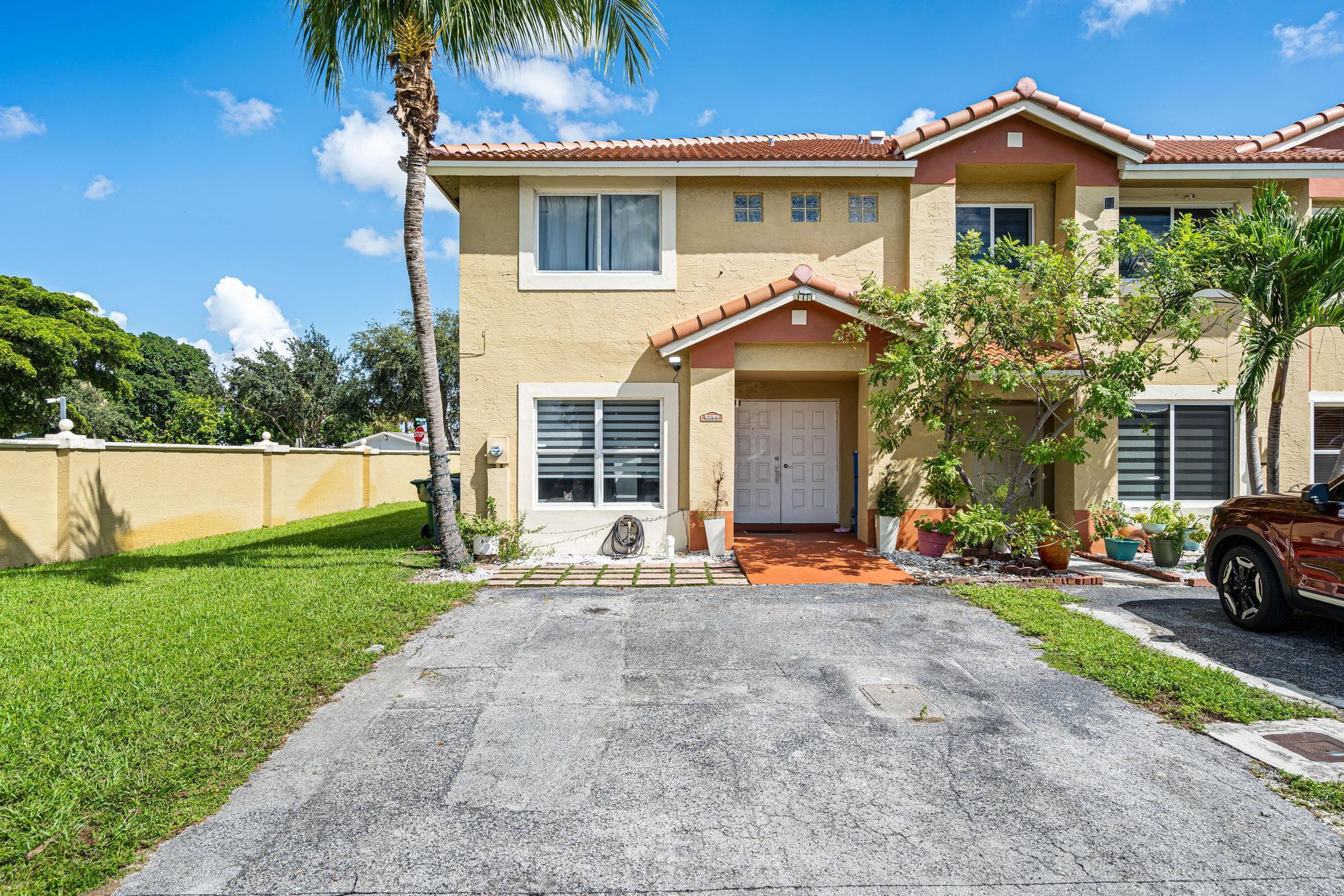 190th Ln, Miami Gardens, FL 33055