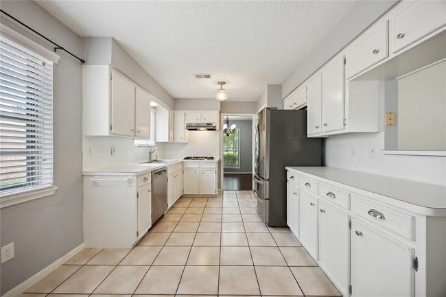 4723 Lost Oak Dr, House other with 3 bedrooms, 2 bathrooms and 2 parking in Spring TX | Image 8
