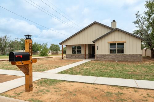 2028 N 5th St, Tahoka, TX, 79373-5039 | Card Image