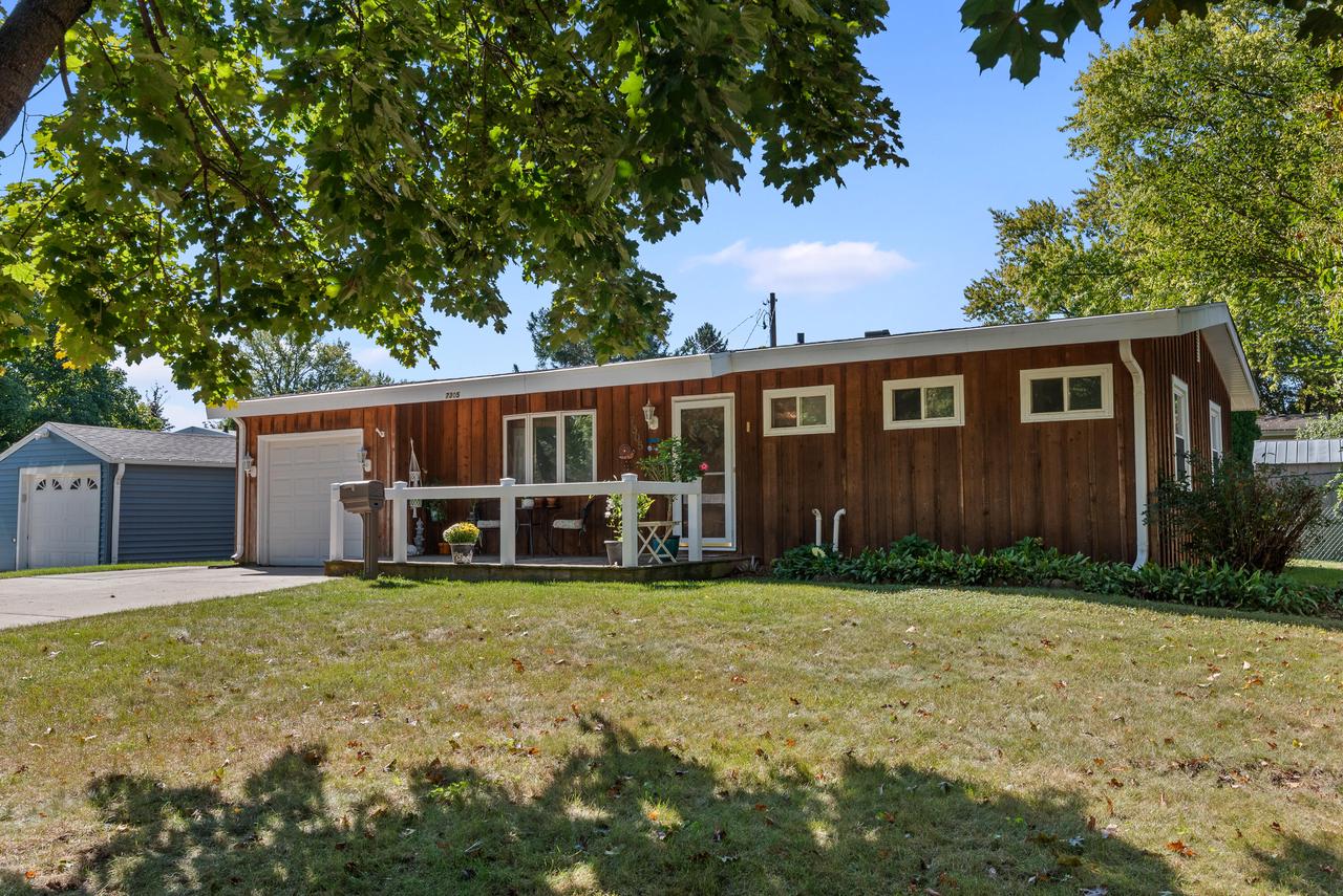 Edgemont Ave, Greendale, WI 53129
