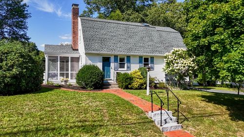 86 Orange St, Reading, MA, 01867-2631 | Card Image
