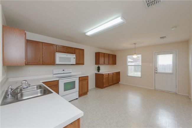 2913 Paddock Way, House other with 3 bedrooms, 2 bathrooms and null parking in Denton TX | Image 5