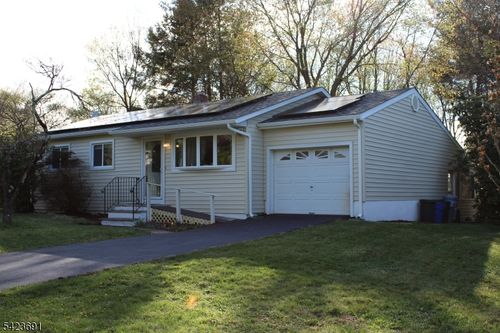 12 Mary Ann Rd, Oak Ridge, NJ, 07438-8818 | Card Image