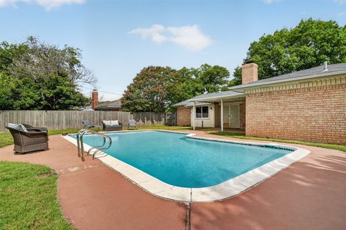 5016 Saint Lawrence Rd, Fort Worth, TX, 76103-1337 | Card Image