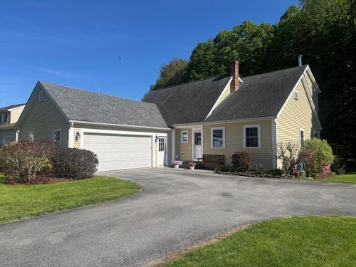 13 Bobolink Cir, Essex, VT, 05452-2233 | Card Image