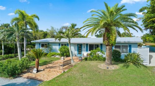 160 Ridge St, Tavernier, FL, 33070-2324 | Card Image