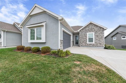 17048 168th Pl, Olathe, KS, 66062-8033 | Card Image