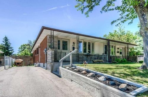lower-657A Silverbirch Rd, Waterloo, ON, N2L4R4 | Card Image