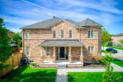 5636 Emma Dr, Burlington, ON, L7L6W7 | Card Image