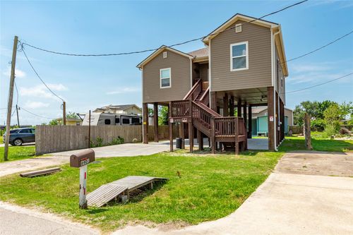 6901 Schlitz Ln, Hitchcock, TX, 77563-2466 | Card Image