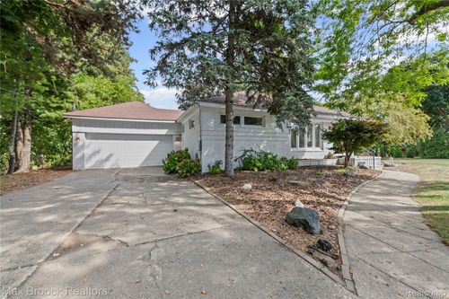 2665 Middlebelt Rd, West Bloomfield, MI, 48324-1846 | Card Image
