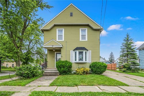 1833 W 7th St, Ashtabula, OH, 44004-2880 | Card Image