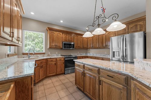 200 Pinkley Dr, Branson, MO, 65616-2503 | Card Image