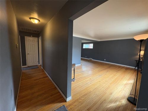 22190 Cloverlawn St, Oak Park, MI, 48237-2678 | Card Image