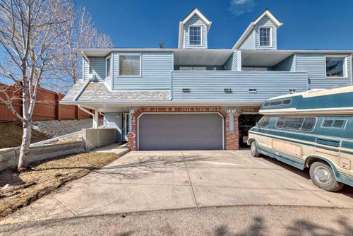 90 Valley Ridge Heights Nw, Home with 2 bedrooms, 3 bathrooms and 4 parking in Calgary AB | Card Image
