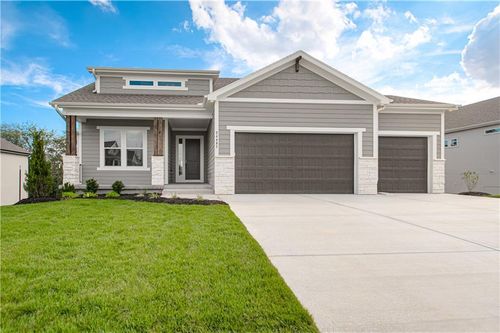 24897 W 145th Pl, Olathe, KS, 66061-5207 | Card Image