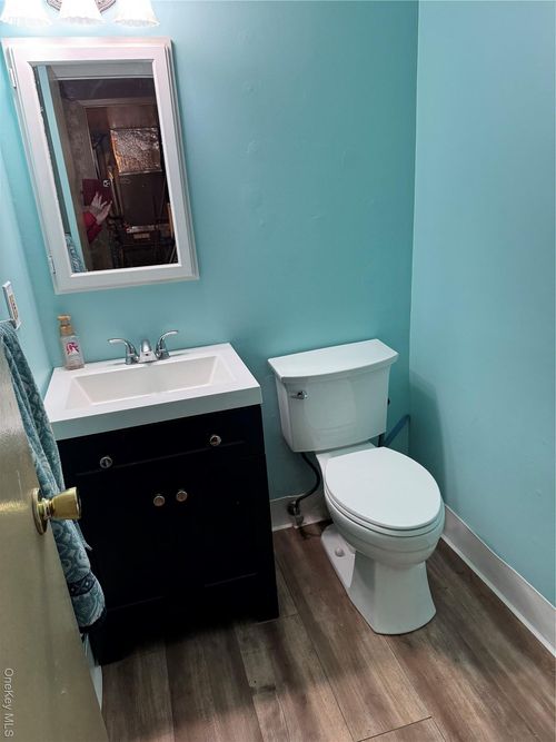 511-511 Race Pl, Oakdale, NY, 11769-1722 | Card Image