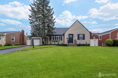 694 Evergreen Pkwy, Union, NJ, 07083-8704 | Card Image