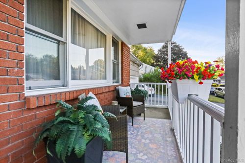 33 Easton St, Stony Point, NY, 10980-2701 | Card Image