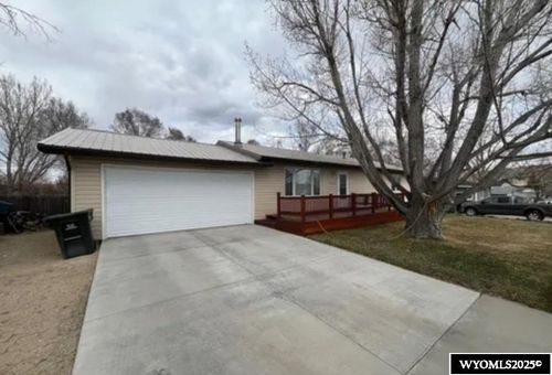 915 Kansas St, Green River, WY, 82935-5830 | Card Image