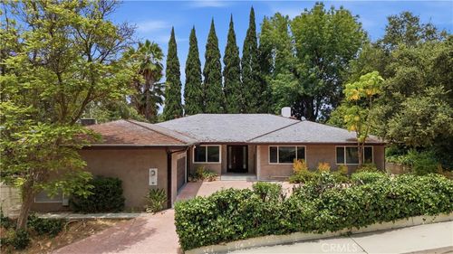 15701 Royal Ridge Rd, Sherman Oaks, CA, 91403-4211 | Card Image