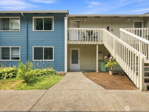 c204-9484 Redmond Woodinville Rd Ne, Redmond, WA, 98052-3662 | Card Image