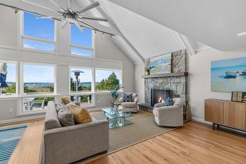 1350 Anthony Rd, Portsmouth, RI, 02871-6003 | Card Image