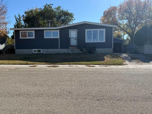 405 2 Ave E, Bow Island, AB, T0K0G0 | Card Image