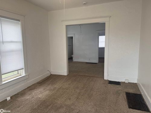 403 1/2 Bromley St, Marshalltown, IA, 50158-1938 | Card Image