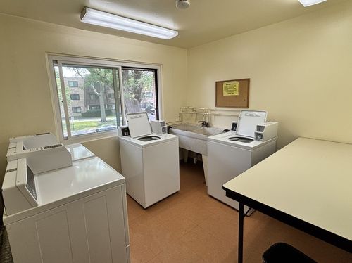 unit-102-2618 N Windsor Dr, Arlington Heights, IL, 60004-2735 | Card Image